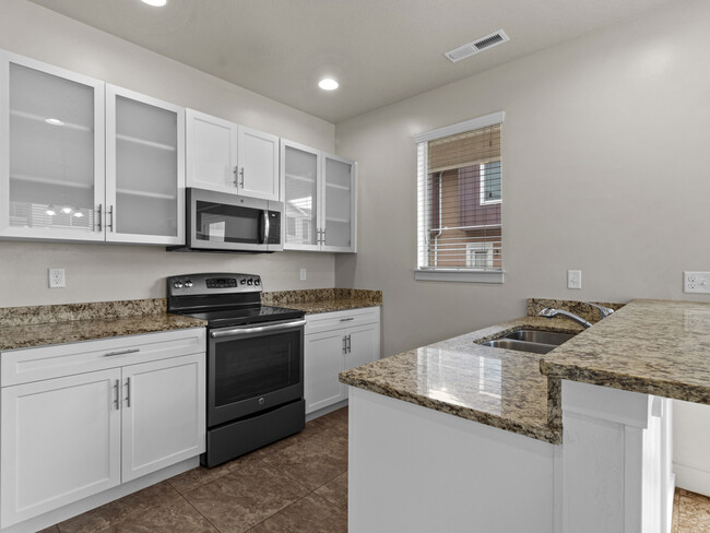 3x2.5 Kitchen - South Ridge Townhomes and Apartments