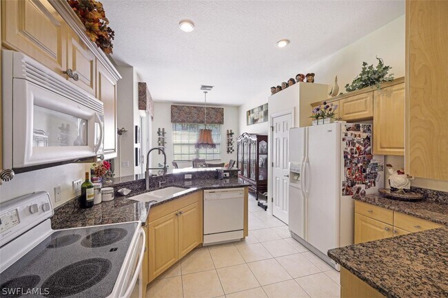 Foto del edificio - 15482 Los Reyes Ln