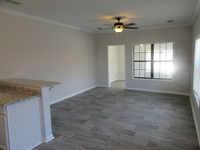 Foto del edificio - 803 E 10th Ct