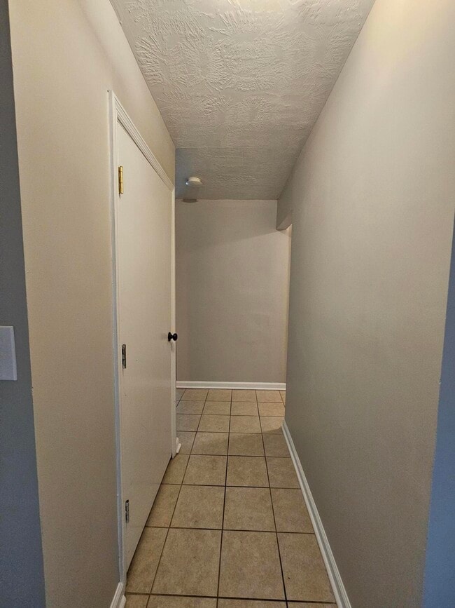 Building Photo - 3306 Tanglewood Dr