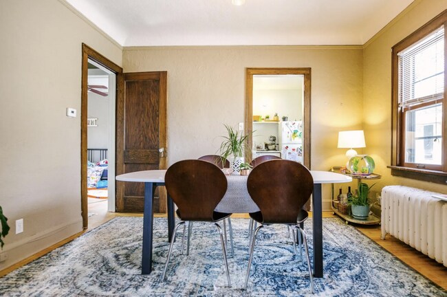 Foto del edificio - 2 bedroom 1 bath Upper level.
