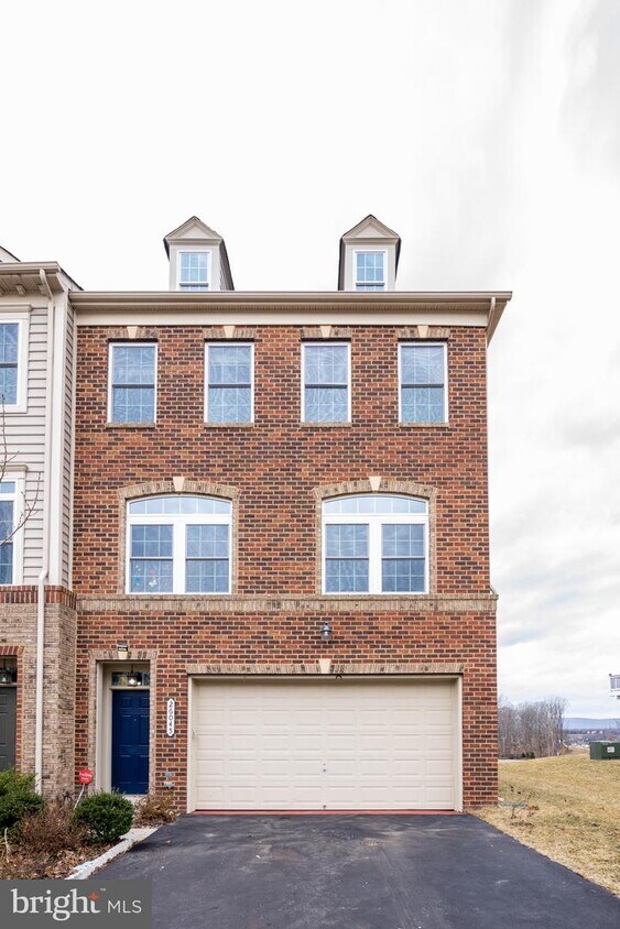 Foto principal - 26045 Huntwick Glen Square