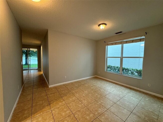 Foto del edificio - 763 Belle Grove Ln