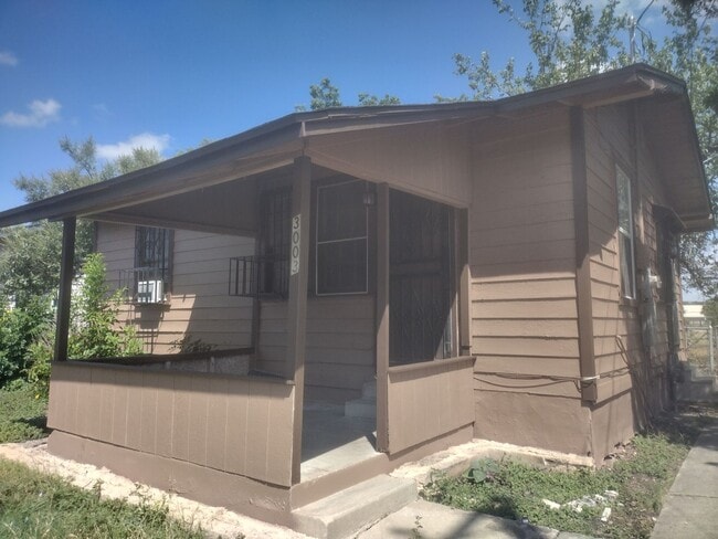 Building Photo - 3003 Venus St
