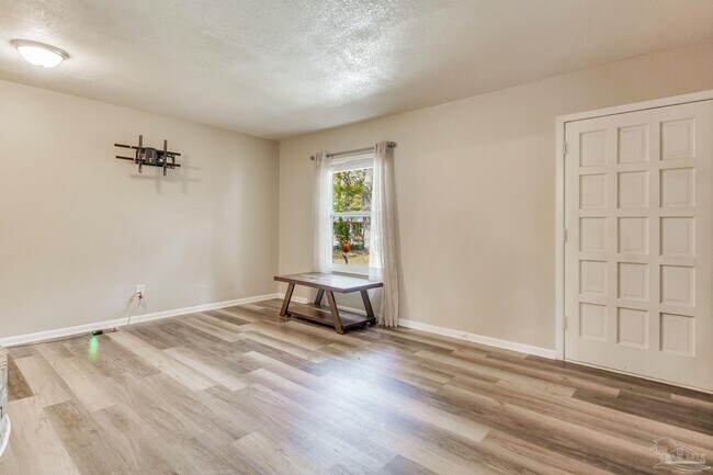 Building Photo - 5615 Ferndale Ct