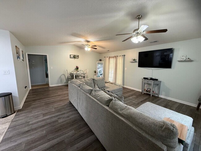 Foto del edificio - Charming 3 bedroom, 2 bath house