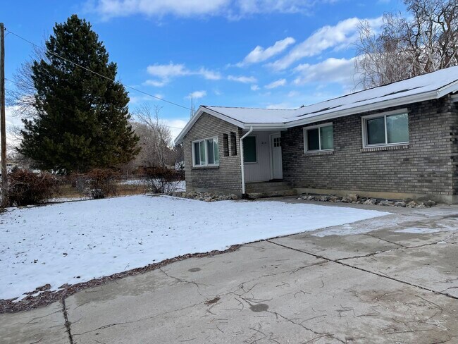 Building Photo - 264 E 500 N
