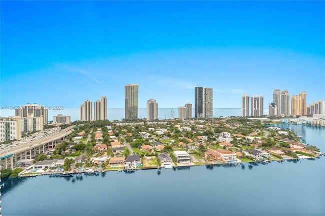 Foto del edificio - 19101 NE 36th Pl