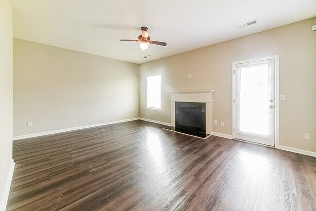 Foto del edificio - 237 Summer Gate Ln