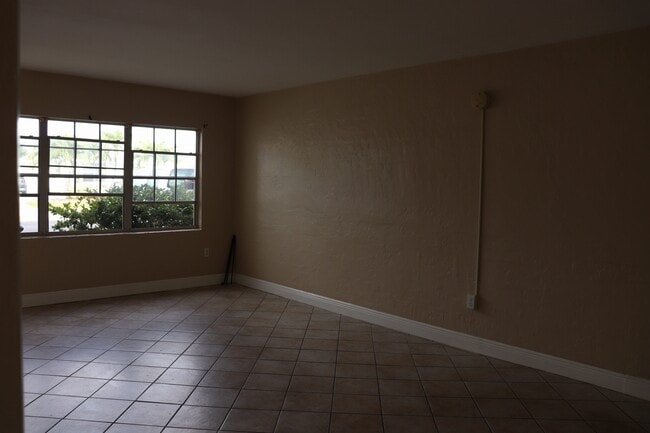 Building Photo - 4923 Vincennes Ct