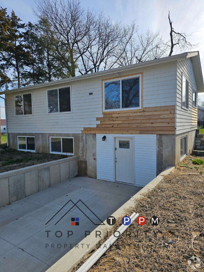 Building Photo - 1095 3rd St