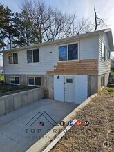 Building Photo - 1095 3rd St