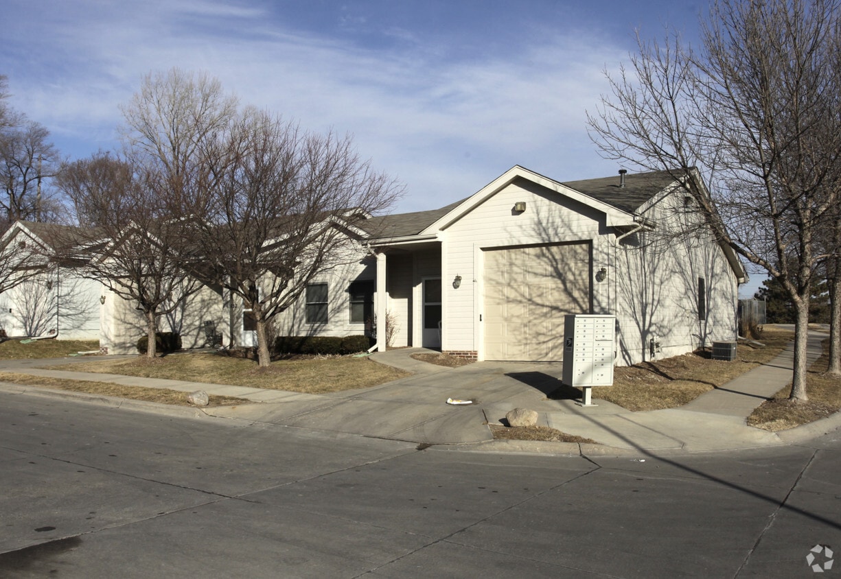 9125 Redman Plz, Omaha, NE 68134 Apartments in Omaha, NE