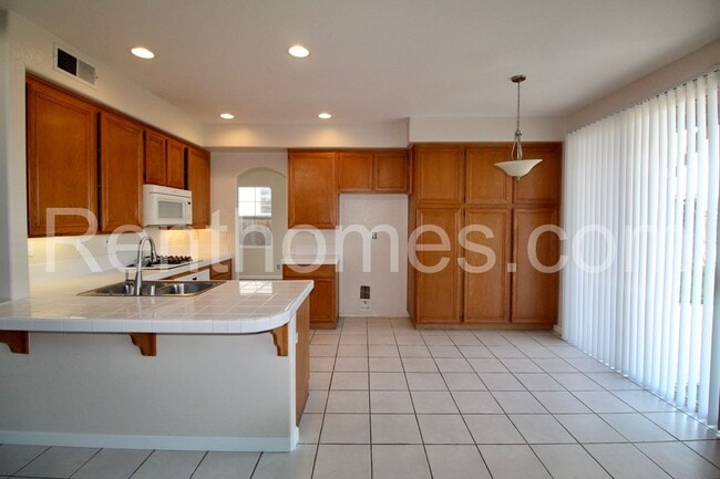 Building Photo - 1120 Camino Del Rey