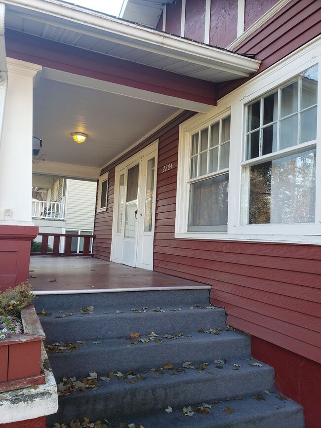 Building Photo - Charming South Hill Bungalow