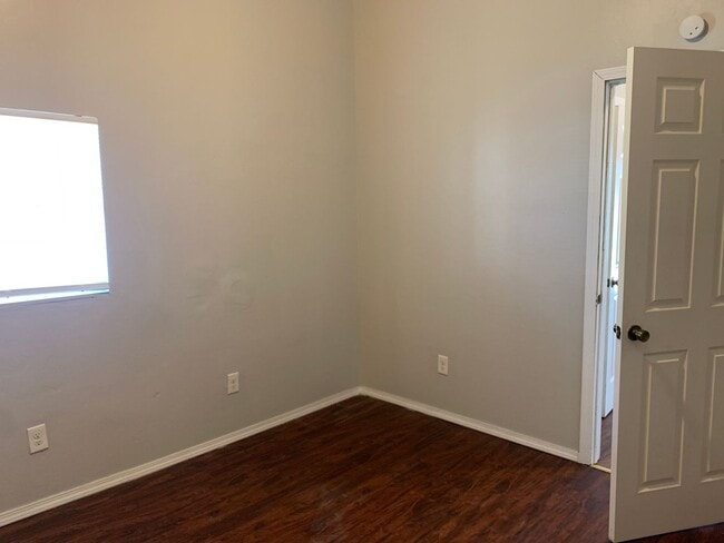 Building Photo - Nice 2 Bed 2 Bath Home near downtown!