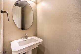 Building Photo - 10 Via Vasari