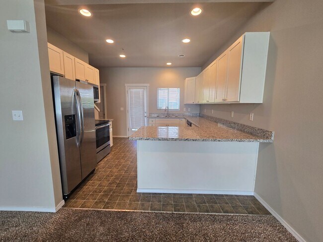 Foto del edificio - Possibly the Nicest & Most Convenient Townhome!