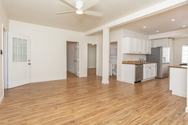 Foto del edificio - Refreshed + Bright 2 Bed/1 Bath in the Heart of North Park!