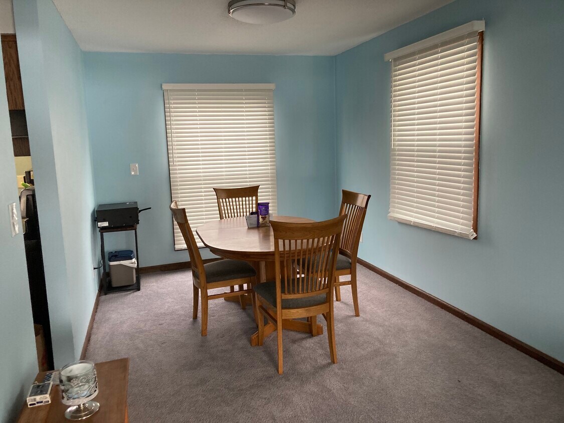 Dining room - 107 Cretin Ave N