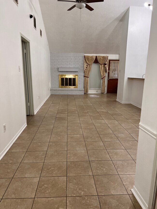 Building Photo - 2931 Sunwood Dr