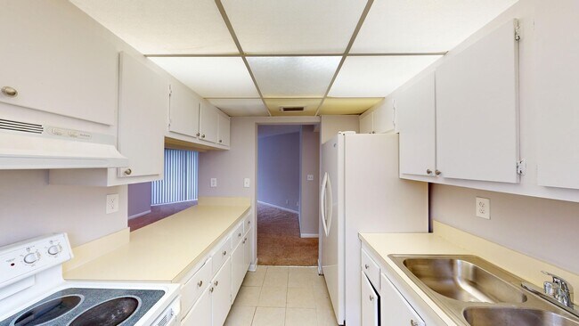 Foto del edificio - 1 Bed/ 1 Bath Near The Outlet Mall - *Wate...