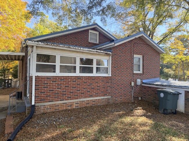 Building Photo - 1828 Statesville Blvd