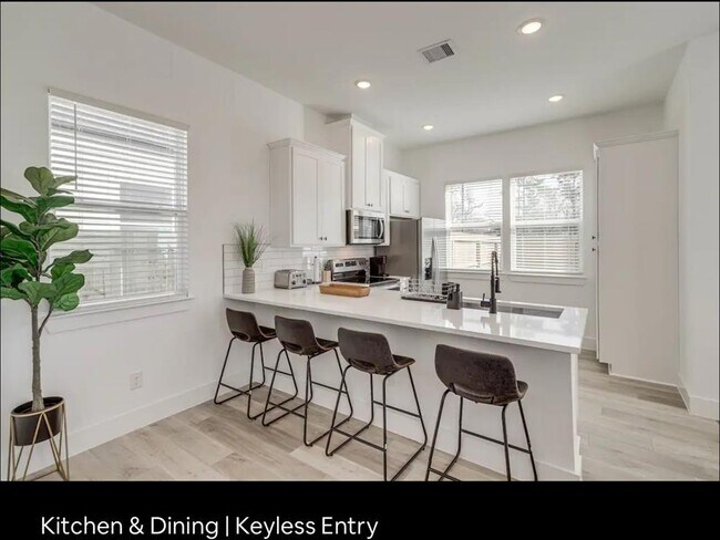 Foto del edificio - 8703 Wileyvale Rd