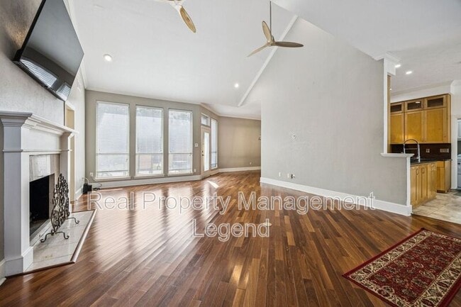 Building Photo - 618 Knollwood Dr