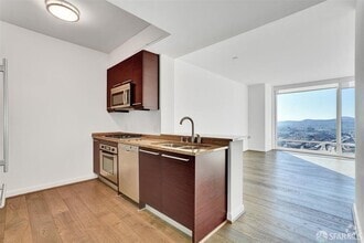 Building Photo - 425 1st St