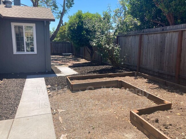 Foto del edificio - 1571 Sonoma Ave