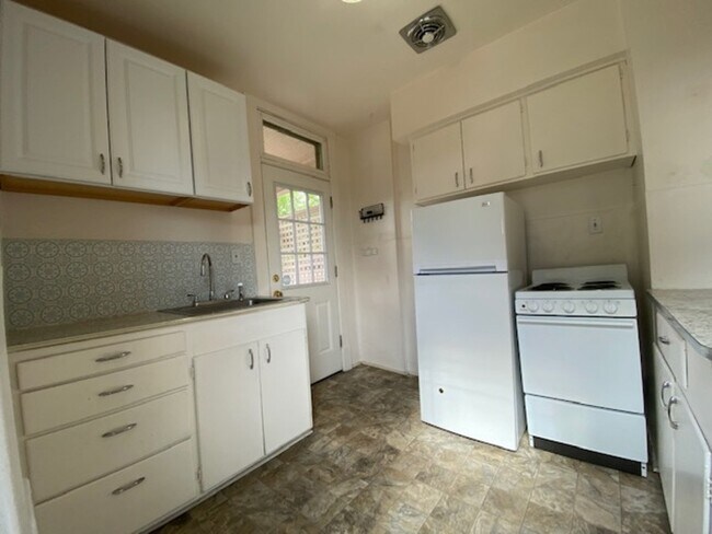 Foto del edificio - 1432 W Knox Ave
