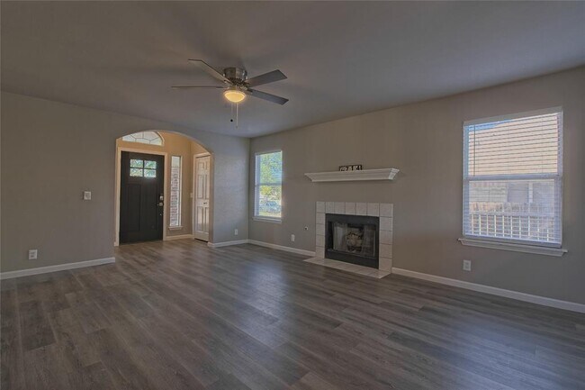Building Photo - 714 Maplecreek Dr