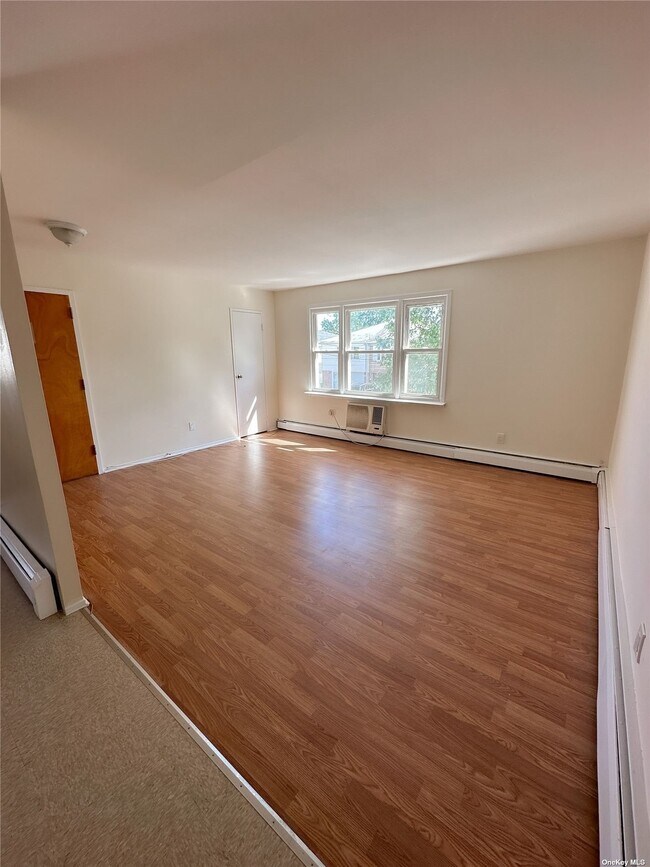 Building Photo - 37-24 Brookside St