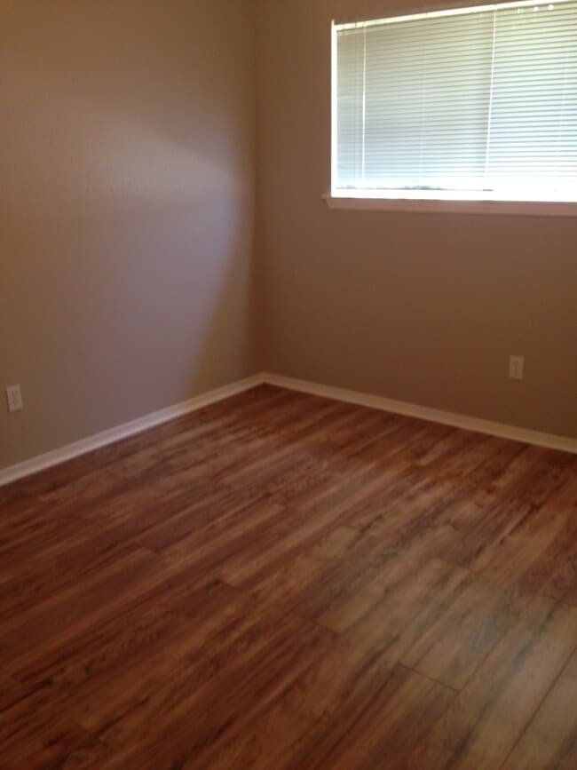 Building Photo - 927 Three Forks Dr