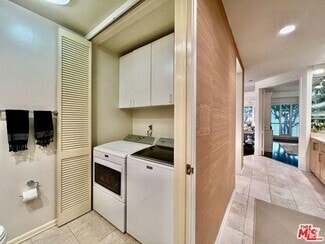 Building Photo - 234 S Gale Dr