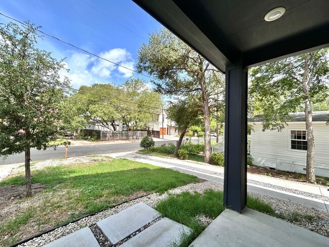 Building Photo - 1403 Cometa St