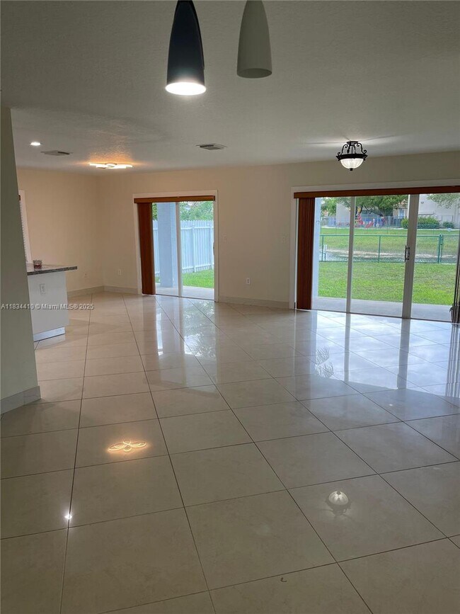 Building Photo - 4101 SW 148th Pl