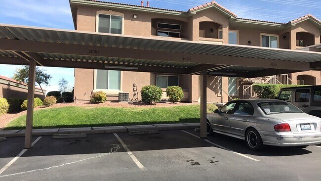 Building Photo - Super cute 3 bedroom condo in gated community