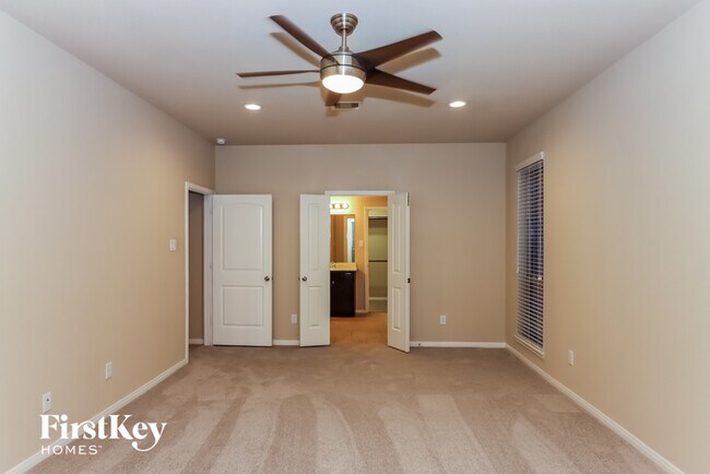 Building Photo - 18922 Deer Trace Dr