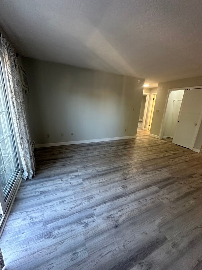 Building Photo - Beacon St Unit 12