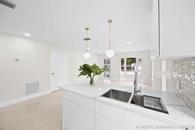 Building Photo - 5664 Boynton Crescent