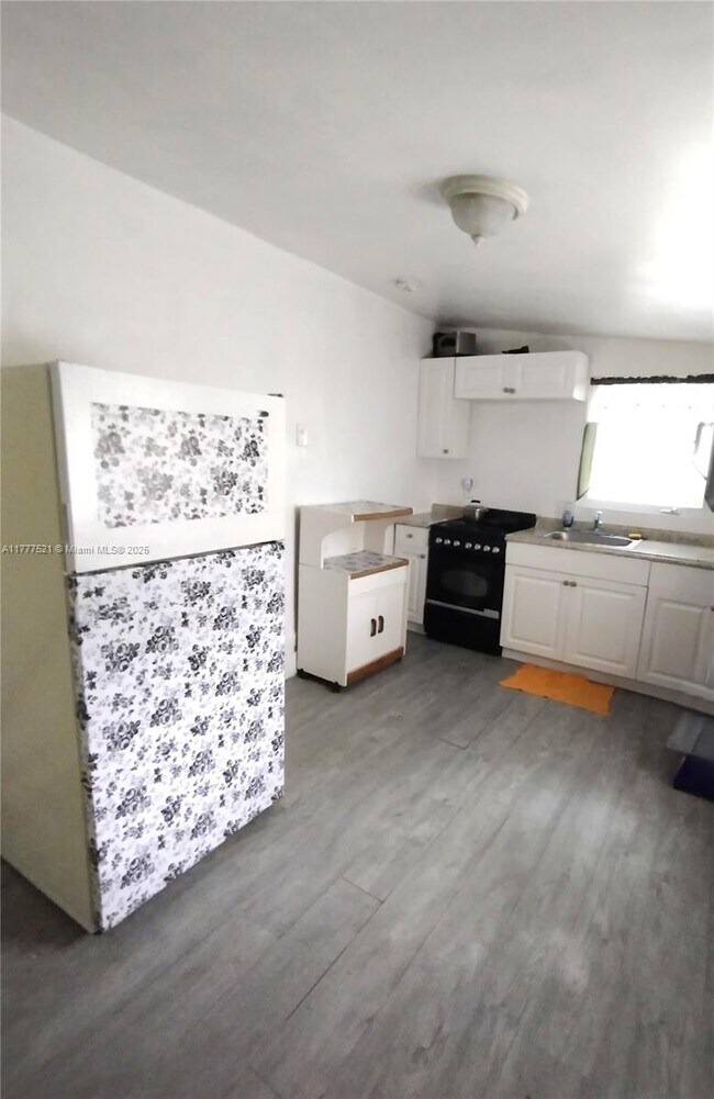 Foto del edificio - 5647 NW 5th Ct