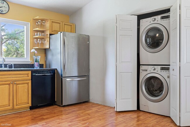 Foto del edificio - 2 br, 2 bath House - 382 Main St