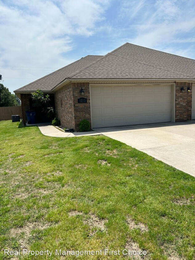 Primary Photo - 3 br, 2 bath House - 1212 Mesa Road