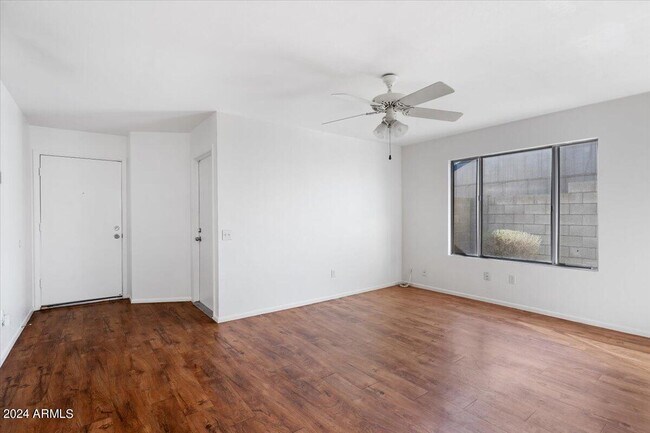 Building Photo - 1910 E Sandra Terrace