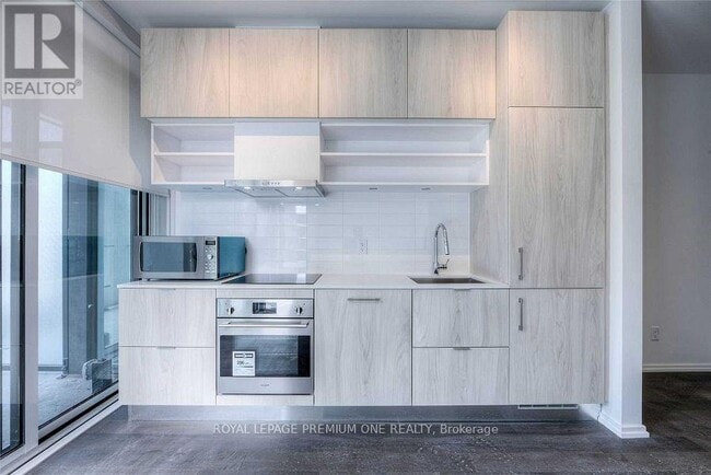 Building Photo - 5 Soudan Ave