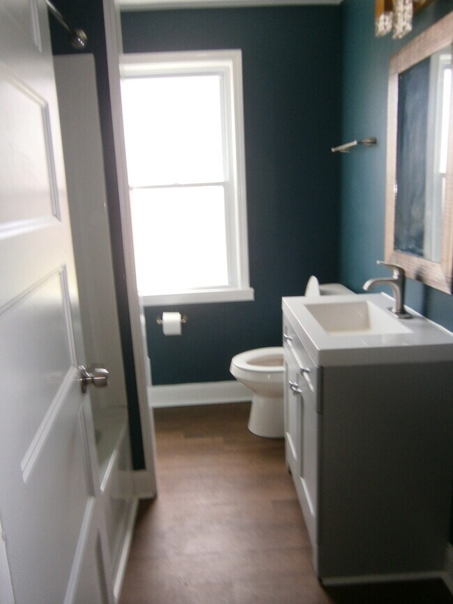 Bathroom - 625 E Utica St