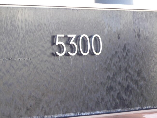 Foto del edificio - 5300 Paseo Blvd