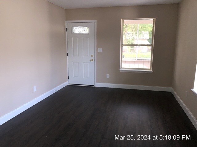 Building Photo - 3018 Plum St